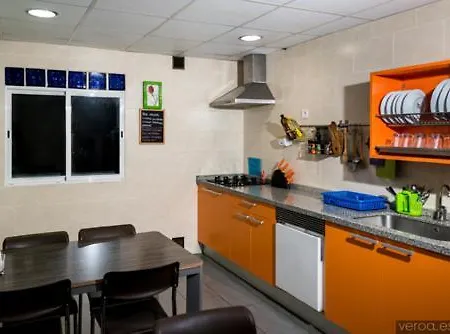 De La Piedra Hostal *